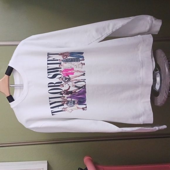 TAYLOR SWIFT "MIDNIGHTS" TOUR SWEATSHIRT SIZE LARGE WHITE - Picture 1 of 4